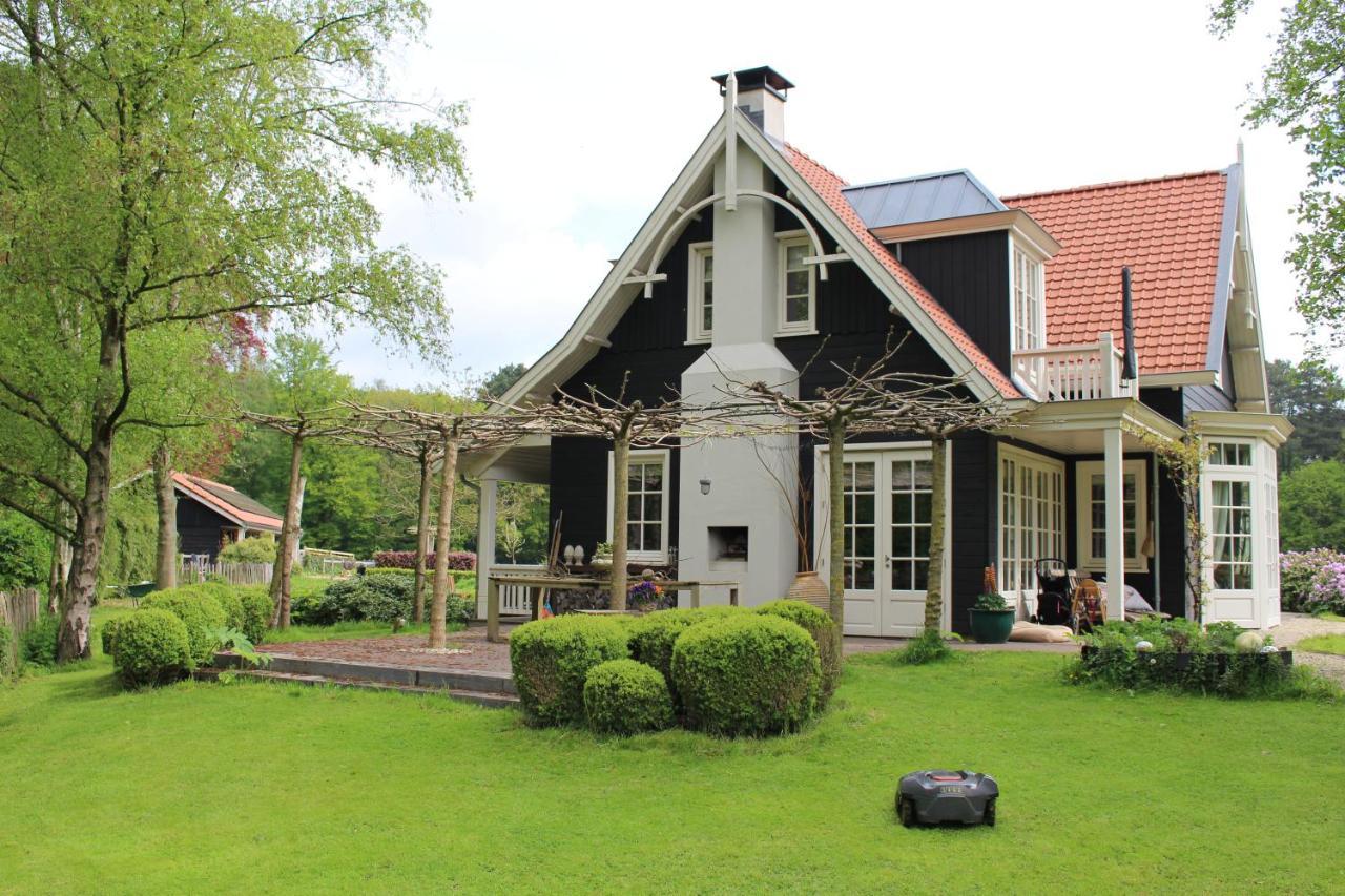 Huize Koempoelan Bed and Breakfast Νάαρντεν Εξωτερικό φωτογραφία