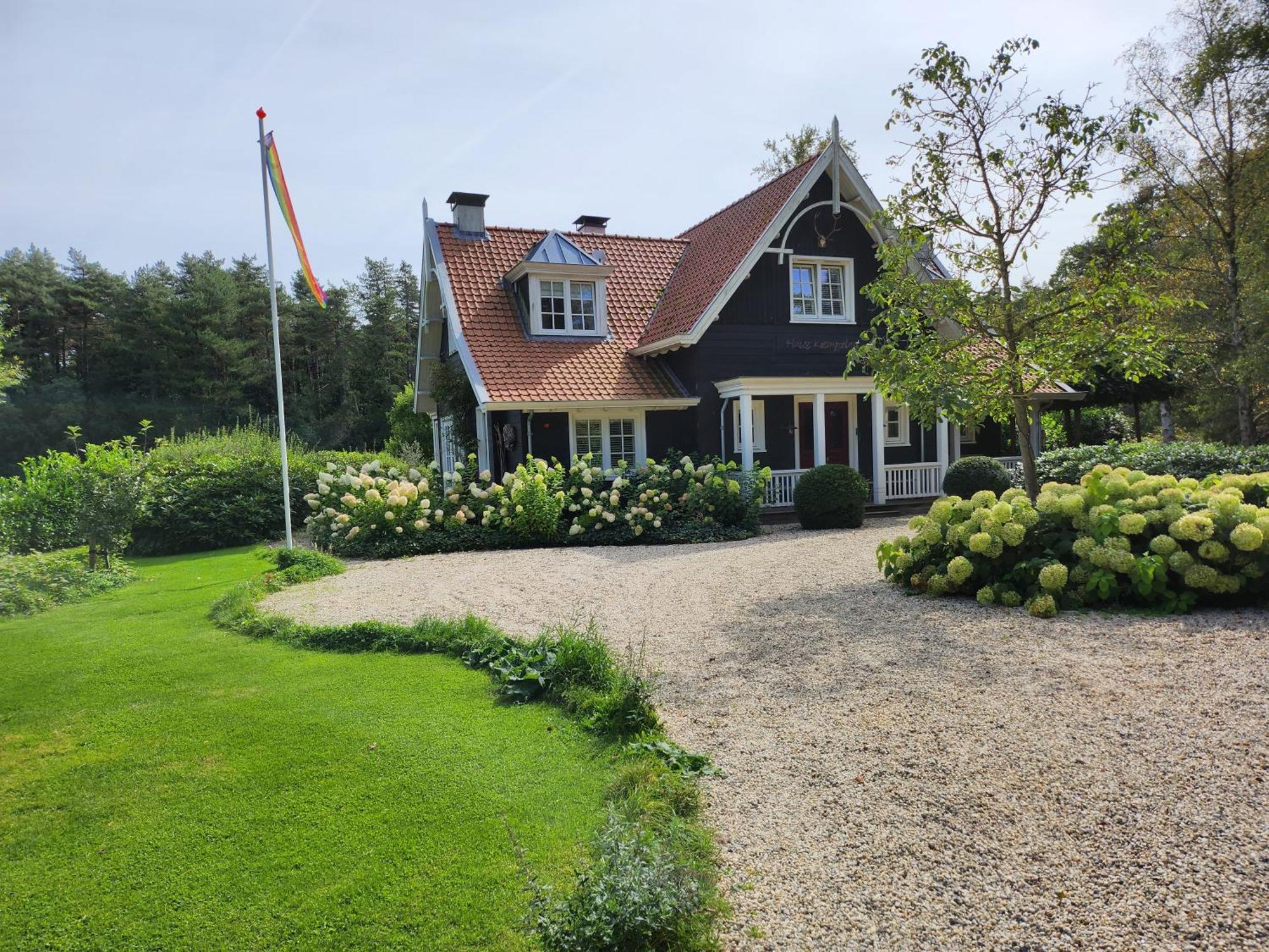 Huize Koempoelan Bed and Breakfast Νάαρντεν Εξωτερικό φωτογραφία