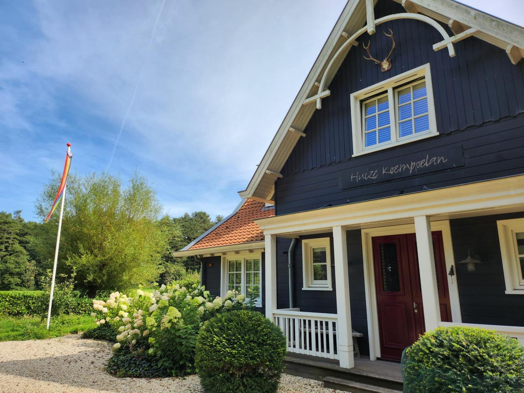 Huize Koempoelan Bed and Breakfast Νάαρντεν Εξωτερικό φωτογραφία