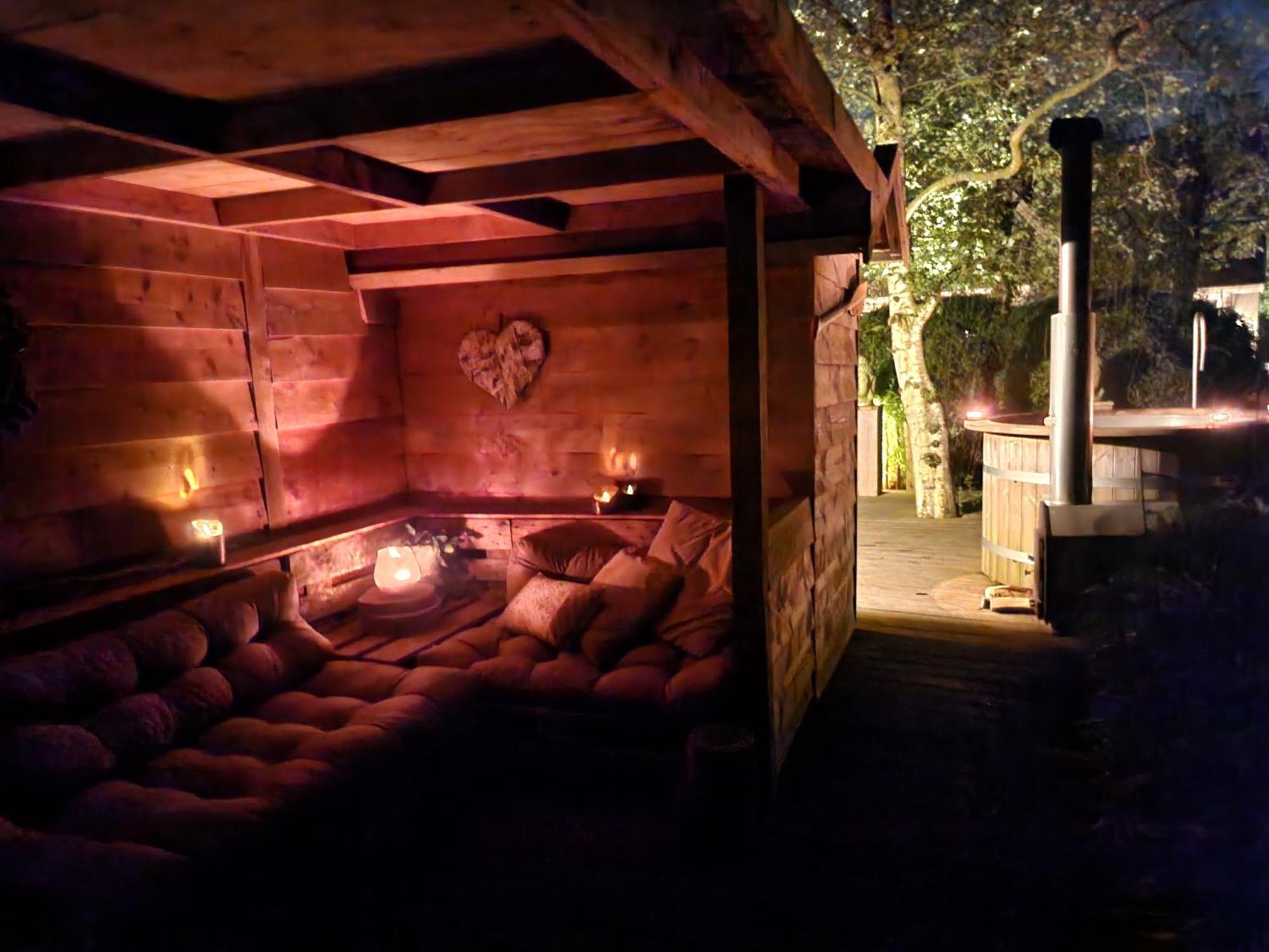 Huize Koempoelan Bed and Breakfast Νάαρντεν Εξωτερικό φωτογραφία